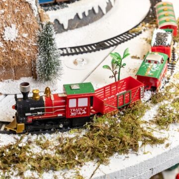 ΤΡΕΝΑΚΙ ΜΕ ΡΑΓΕΣ ΚΑΙ ΜΟΥΣΙΚΗ